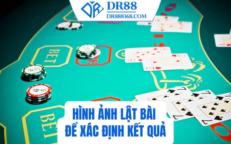 Hình ảnh lật bài và so bài để xác định kết quả